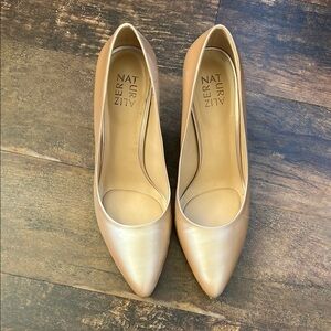 Naturalizer Natalie metallic Tan Heels Sleek Design Elegant Style